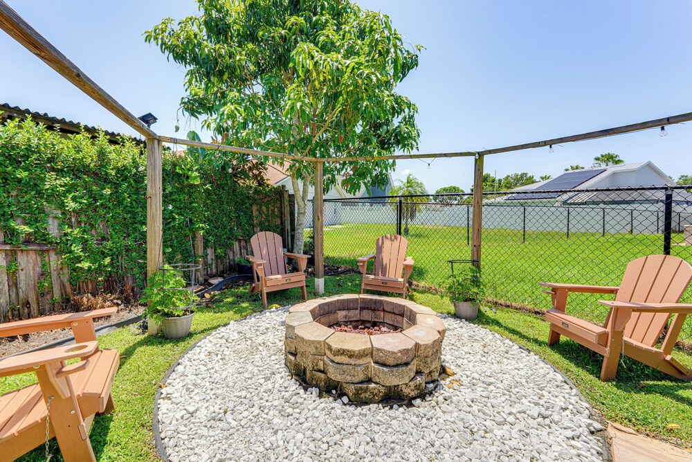 Hot Tub & Movie Theater: Family Oasis in Kissimmee