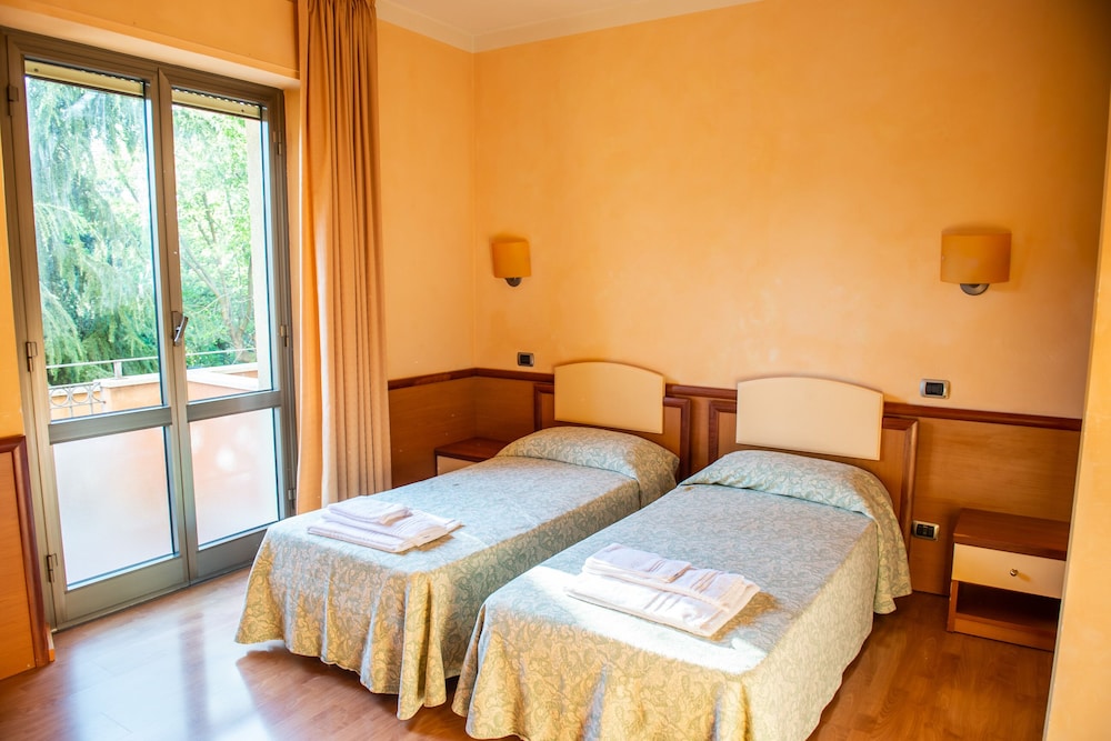 Settecolli Sport Hostel - Double Room 109 view 2