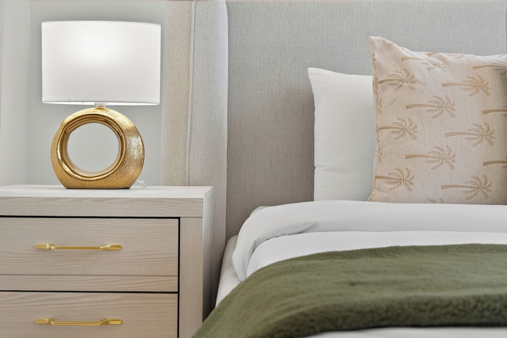 Radiant Boulevard by DVH Luxe Retreats