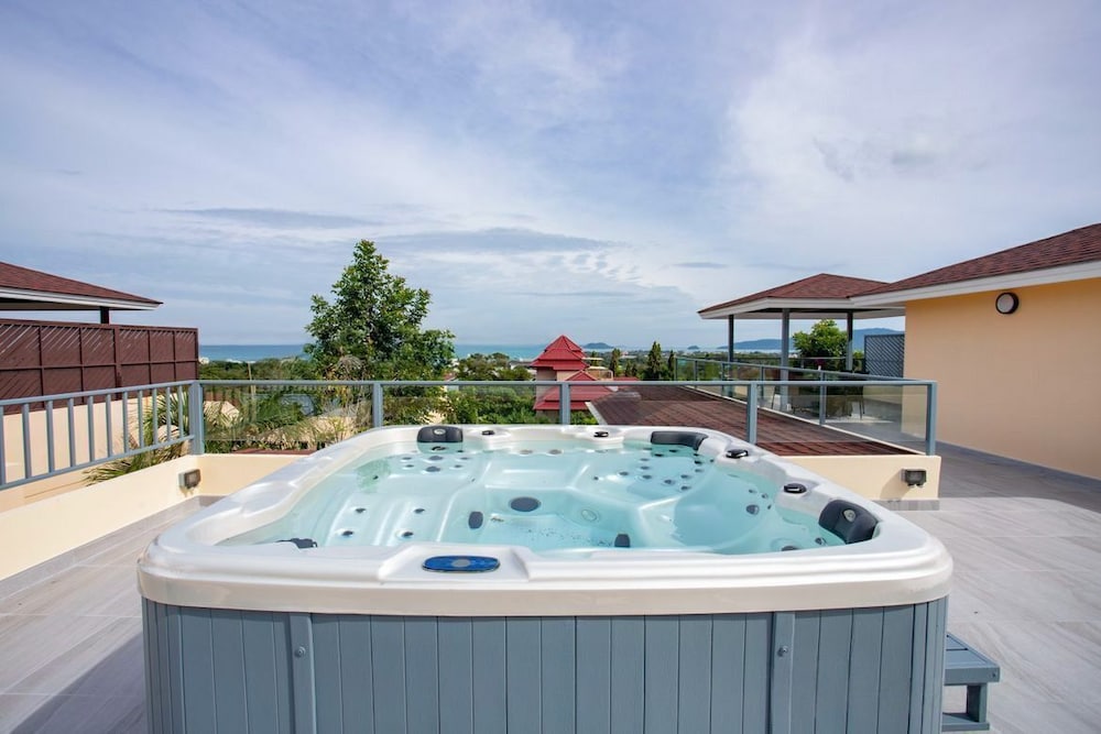 Villa with Pool&Jacuzzi Near Beach V236