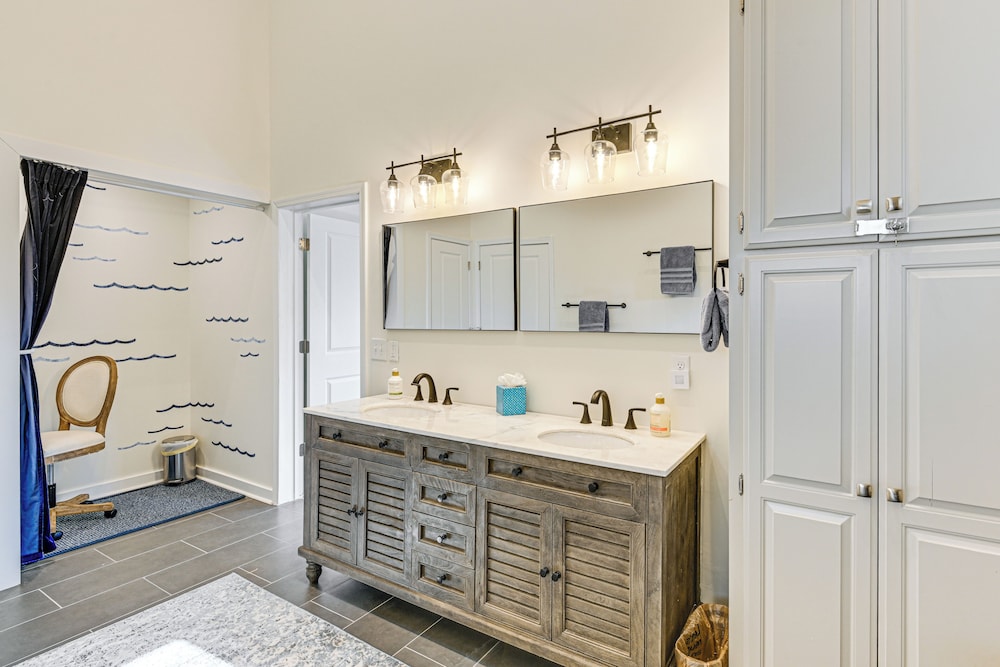 Fish, Boat & Unwind: Old Hickory Lake Retreat