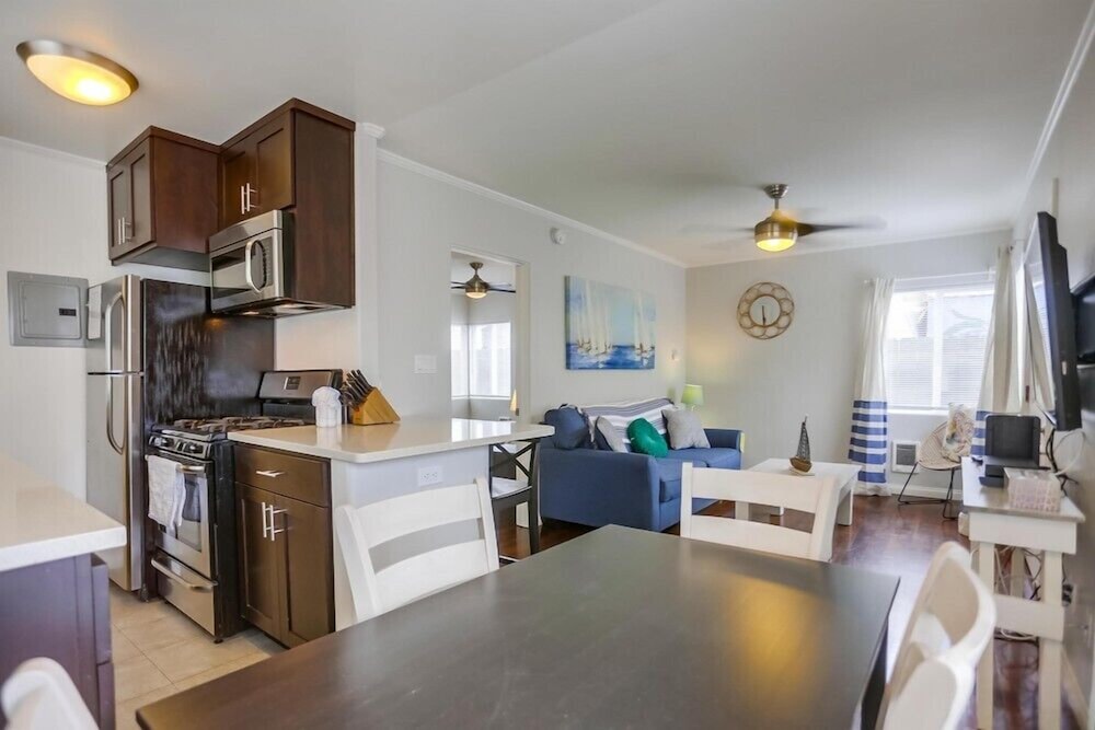 Manhattan Shores 1C