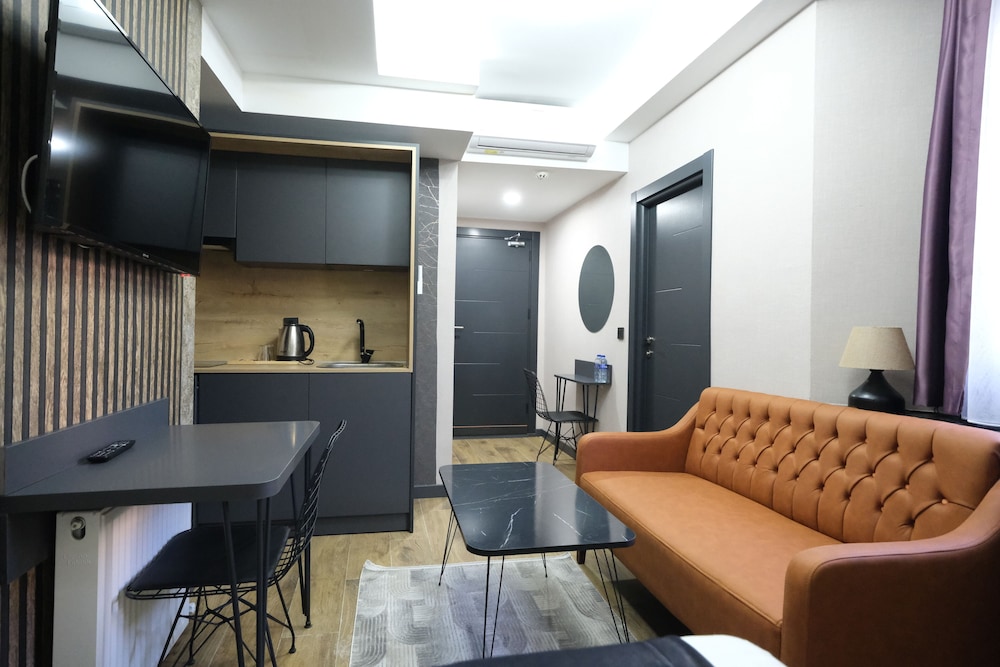 Nomad Hub Istanbul Suit