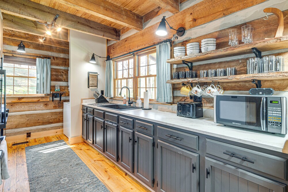 Hot Tub, Fire Pit & Creek Access: Whittier Cabin!