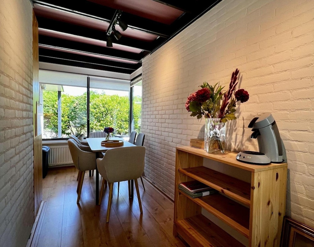 Amazing Bungalow With Sunny Garden