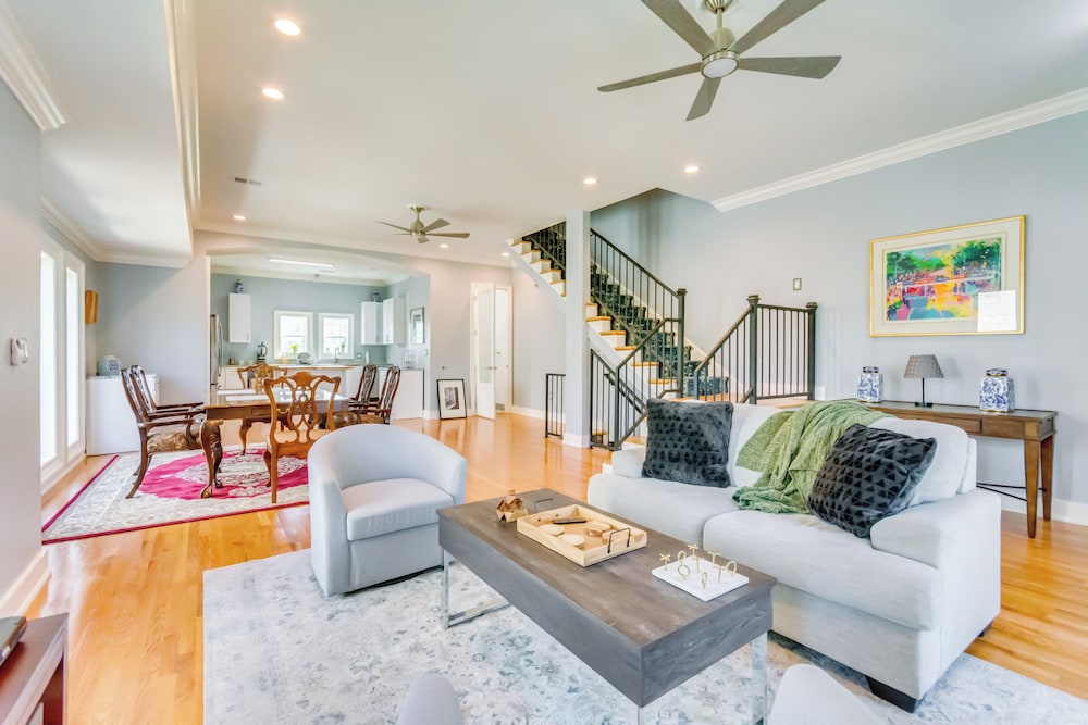2 Mi to Little Rock River Market: Walkable Getaway