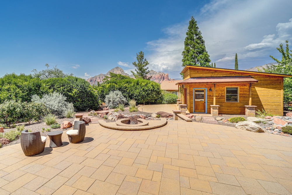 1/2 Mi to Airport Mesa! Hot Tub Haven w/ Mtn Views