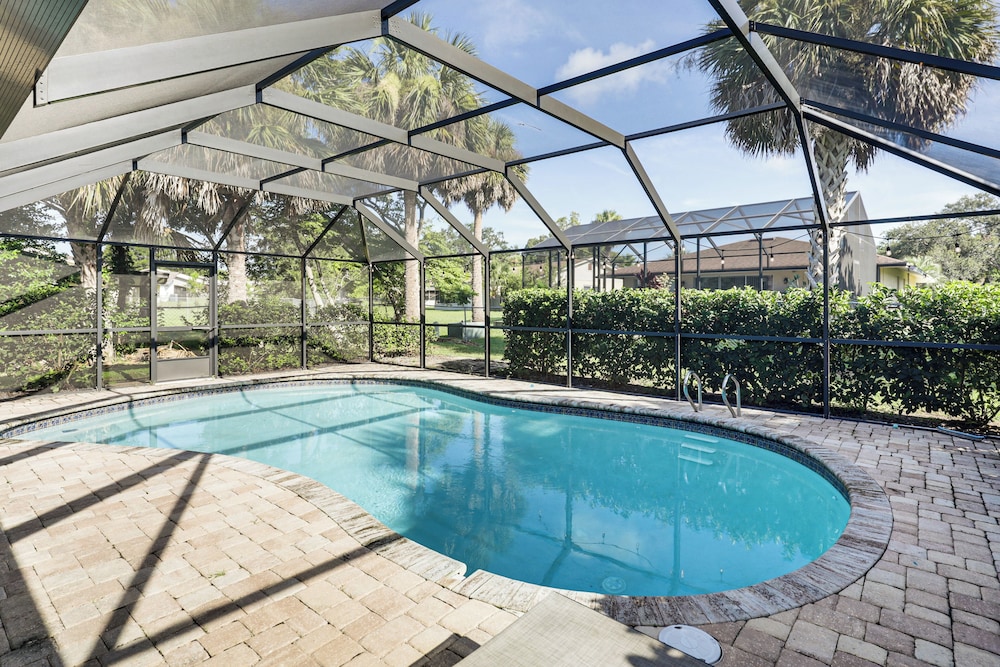 Palm Coast Escape w/ Outdoor Oasis: 6 Mi to Shore!