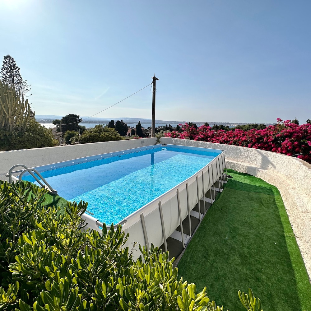 Rock Garden Villa in Isola