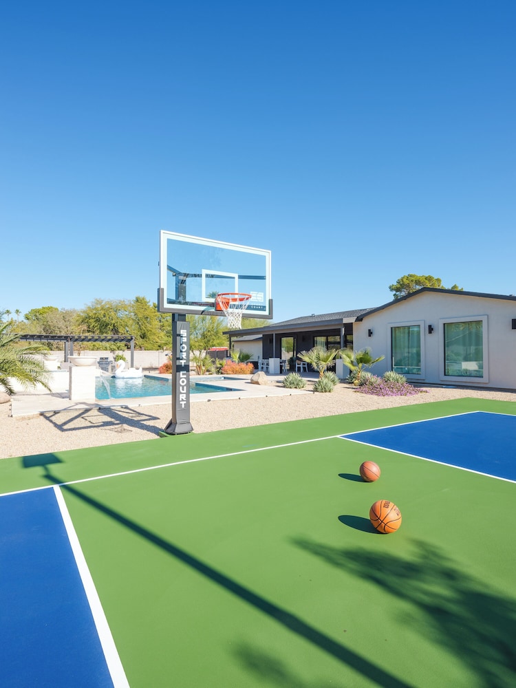 Sport & Splash - Pickle Ball - Sports Court -pool & Spa