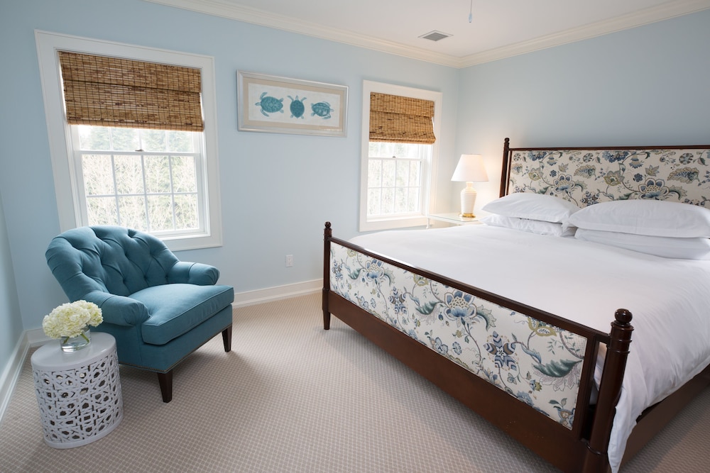 The Quogue Club at Hallock House