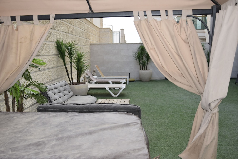 La Palmora Suites