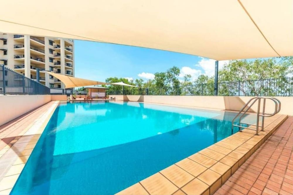 Waterfront Retreat Sea Views - Huge Pool - BBQ
