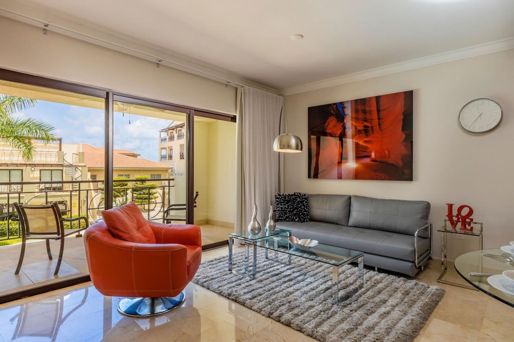 Luxury 1BR Condo Great Location Amenities