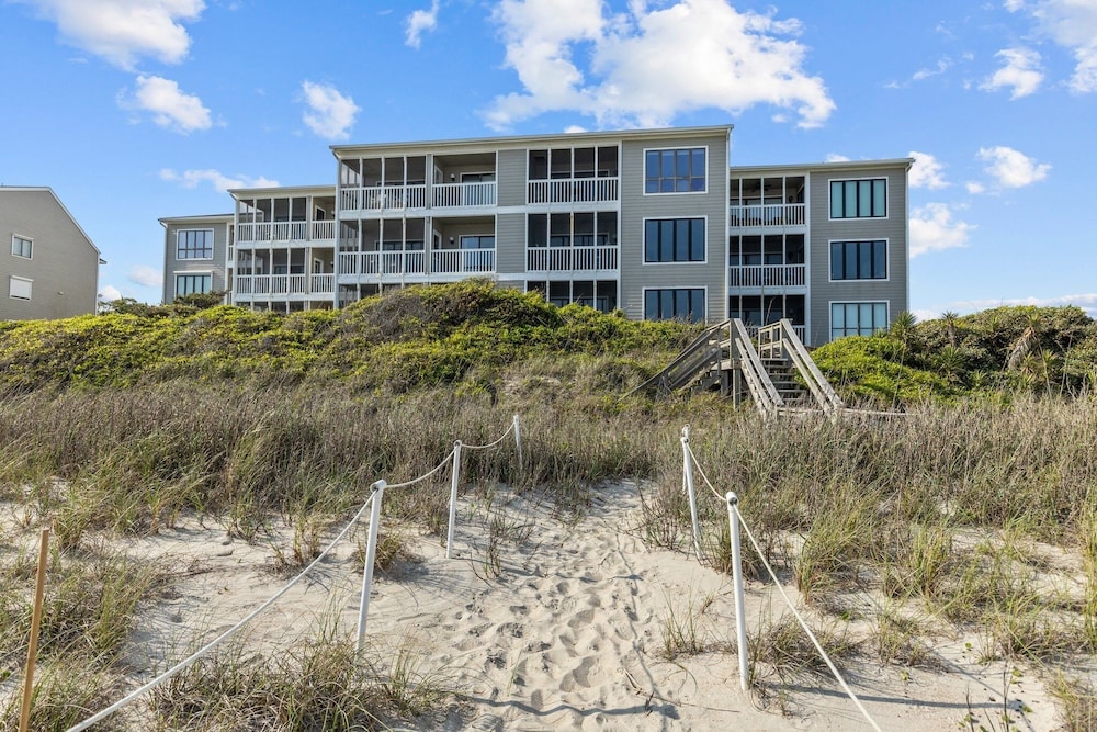 Breakers C32 2 Bedroom Condo by RedAwning view 5