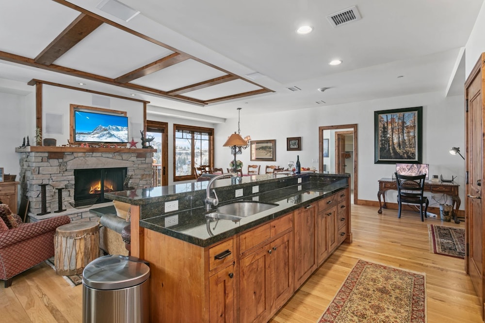 Shooting Star Lodge at Deer Valley Resort - Three Bedroom Residence #205 3 Condo