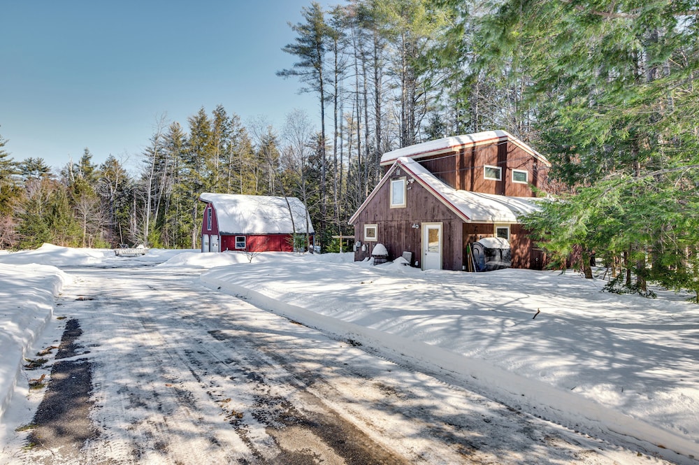 Hiking & Snowmobile Trails On-site: Alton Retreat!