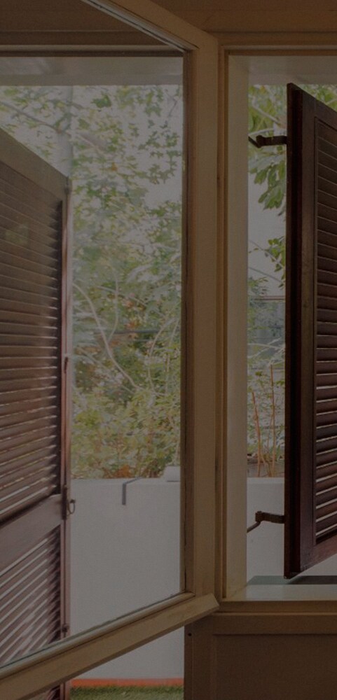 Stylish Seaside Escape with Balcony by Sea N' Rent view 2