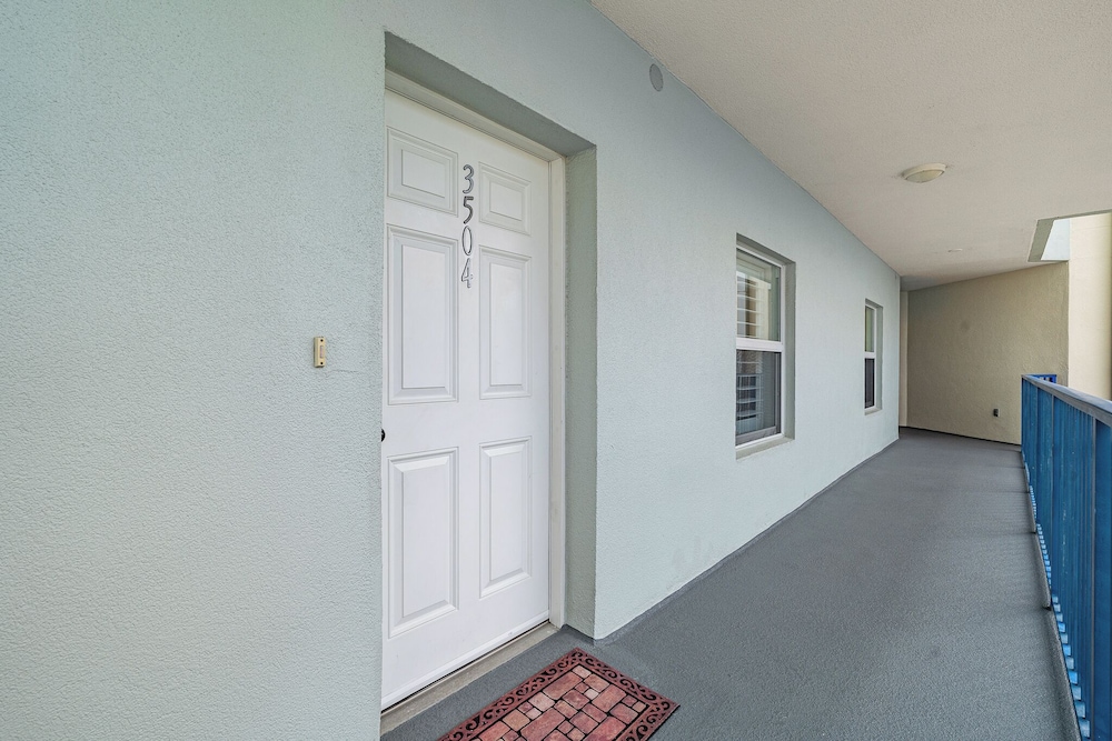 Sunny 3BR Condo Steps to Beach Pool NSB FL
