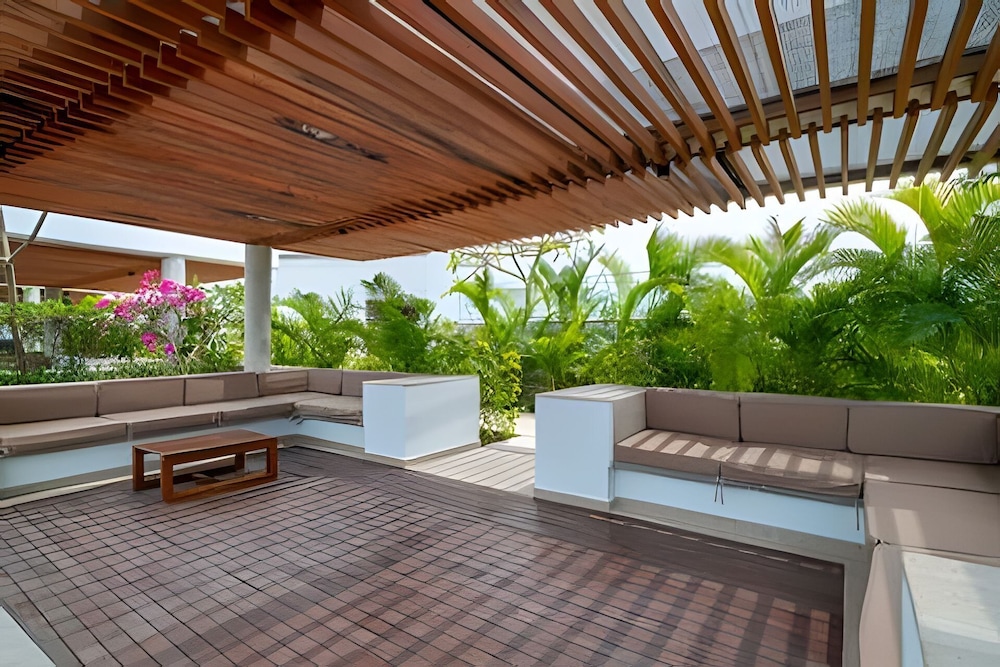 808 Martinique