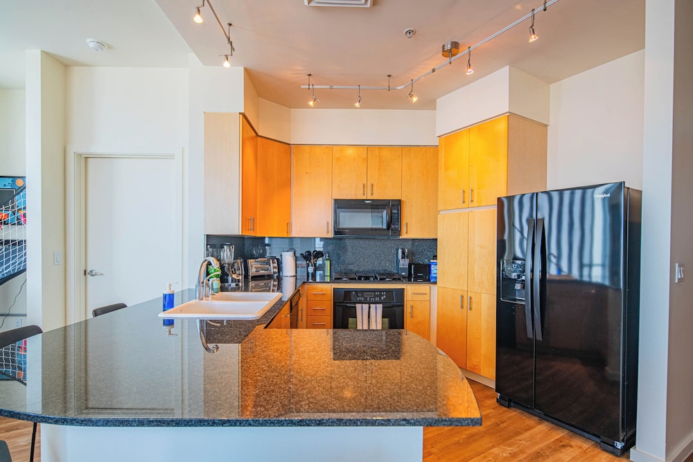 ROVE LIVING/KL - 44 Monroe