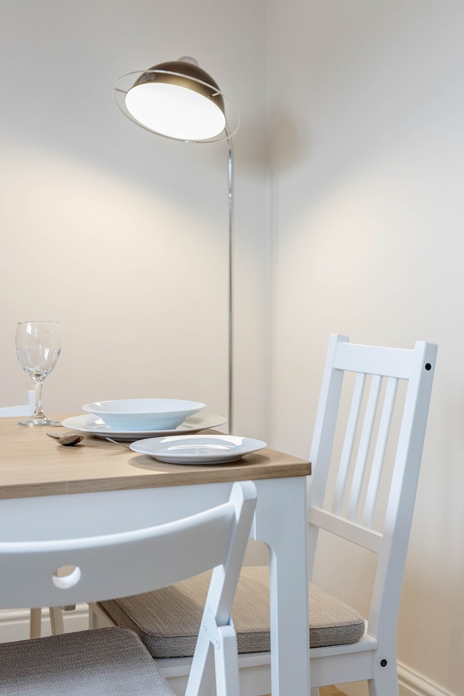 Luxury 1 Bedroom Apartment with Parking