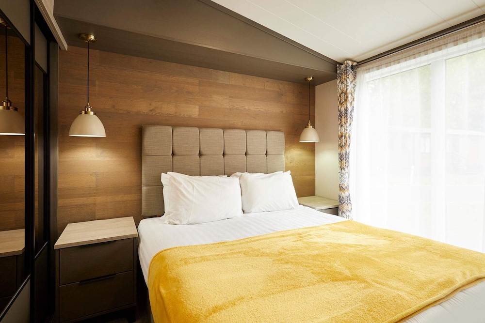 Host Stay Royal Pines Lodge