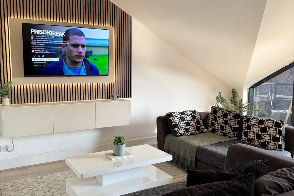 Stylish 1 bed Apartment - Sleeps 4 & Free Parking
