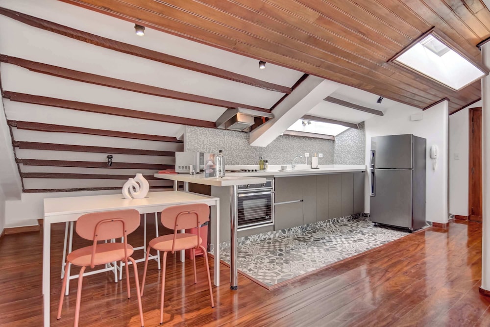 w Delightful 1BR With Terrace in Zona T