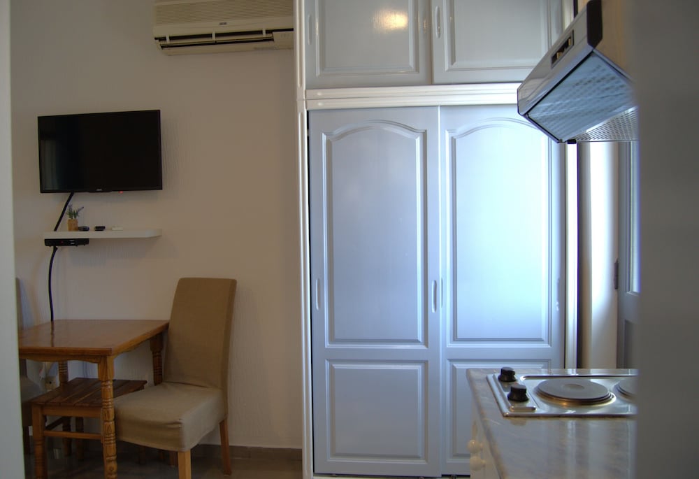 Yeshill Apart & Studio view 5
