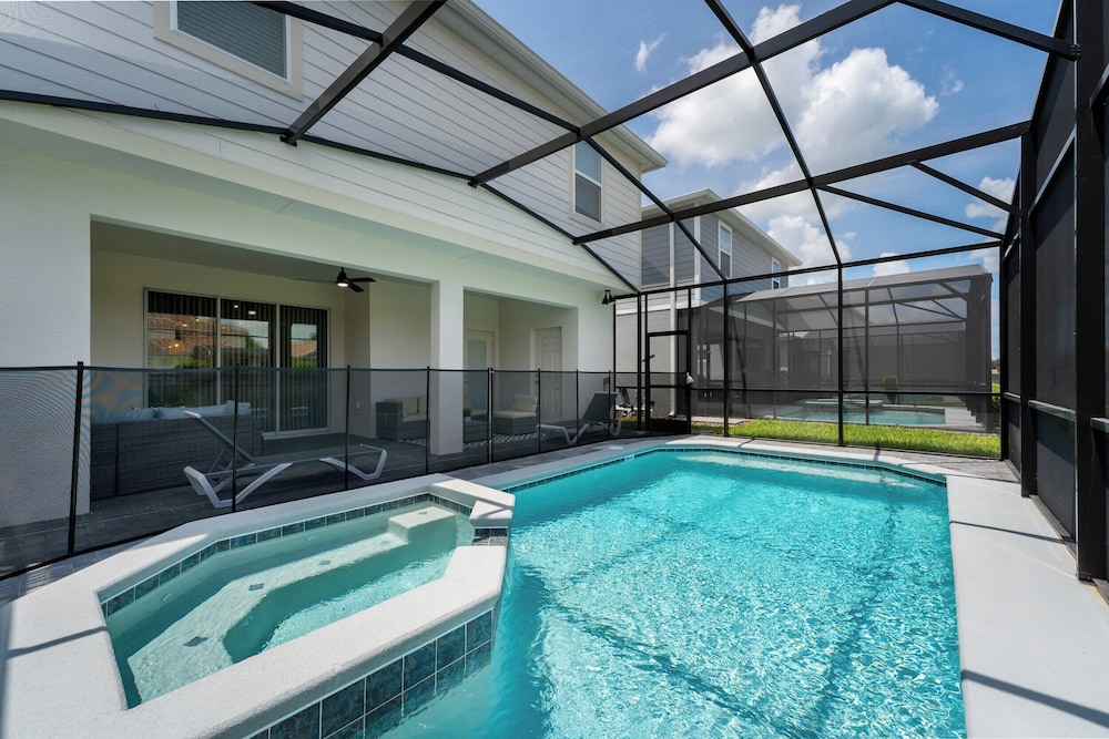 Dazzling New 7BR Villa  Disney Theme Rms