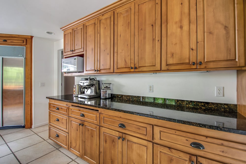 Walk to Lake Arrowhead: Peaceful Mountain Retreat!