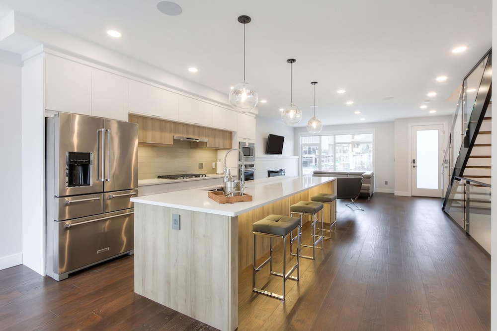New Luxury Townhome 27-0