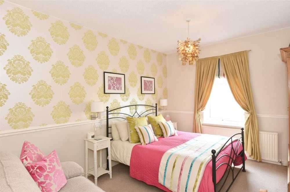 Hollies Guest House