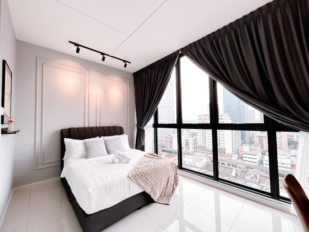 Majestic Residence by Manhattan Group