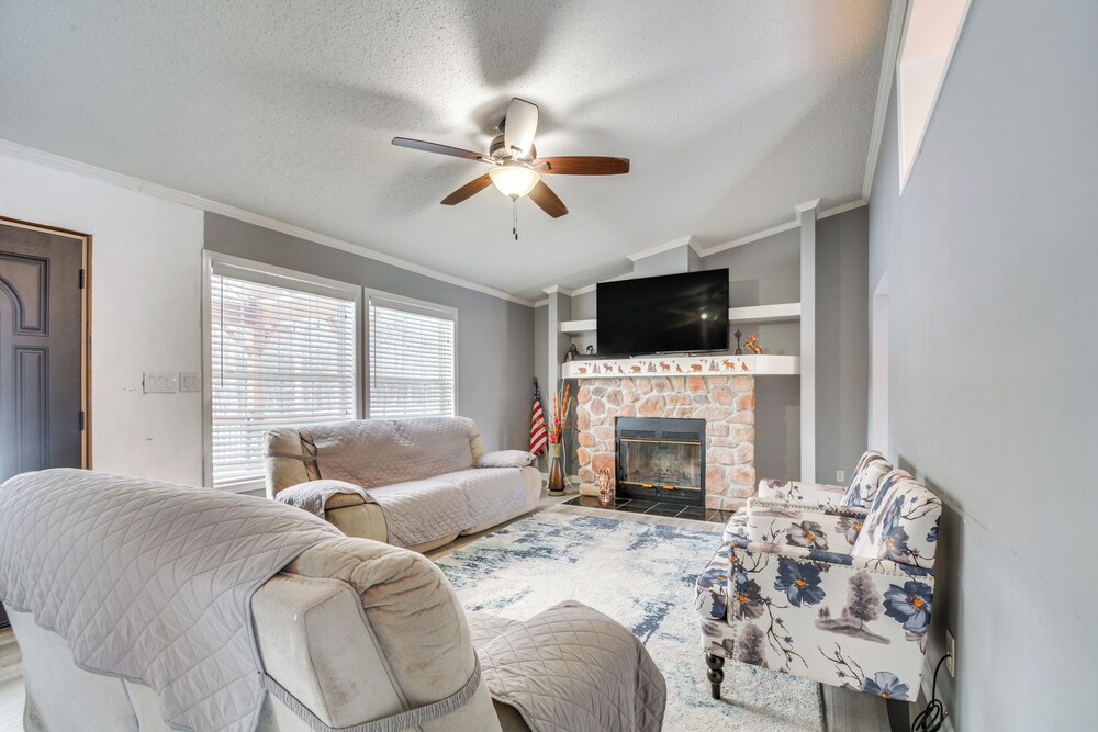 8 Mi to Jordan Lake: Spacious New Hill Home