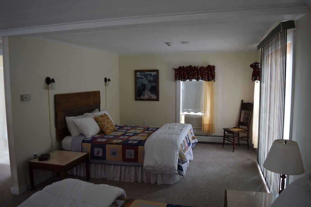 New Hampshire Mountain Inn