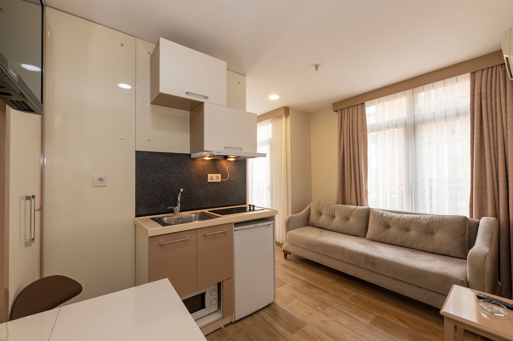 Taksim Peri Suit - Image 83