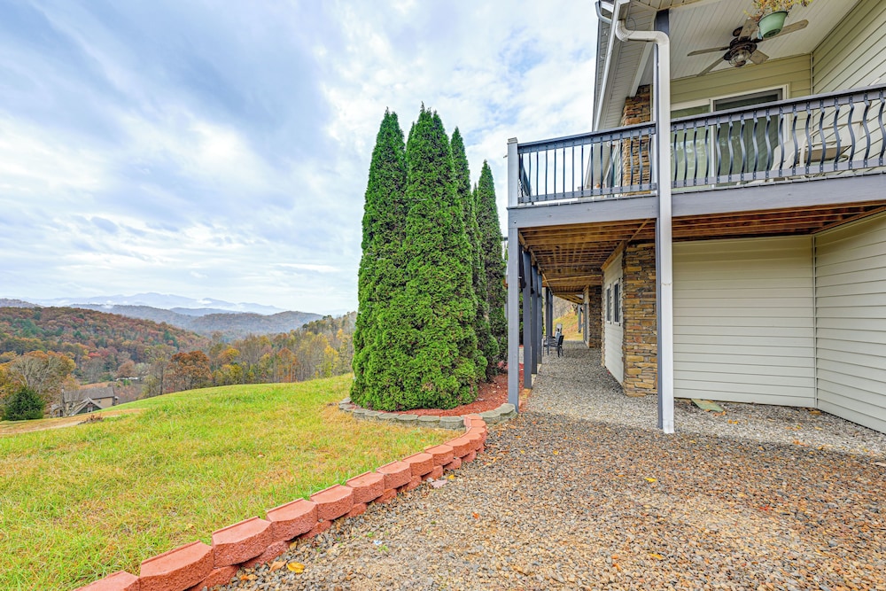 Near Hikes & Waterfalls: Smokey Mtn-view Haven!