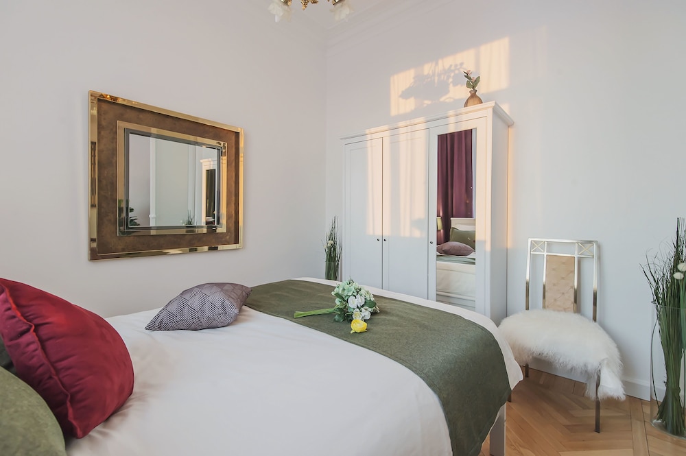 GMApartments 4 rooms with mansard on Tverskaya