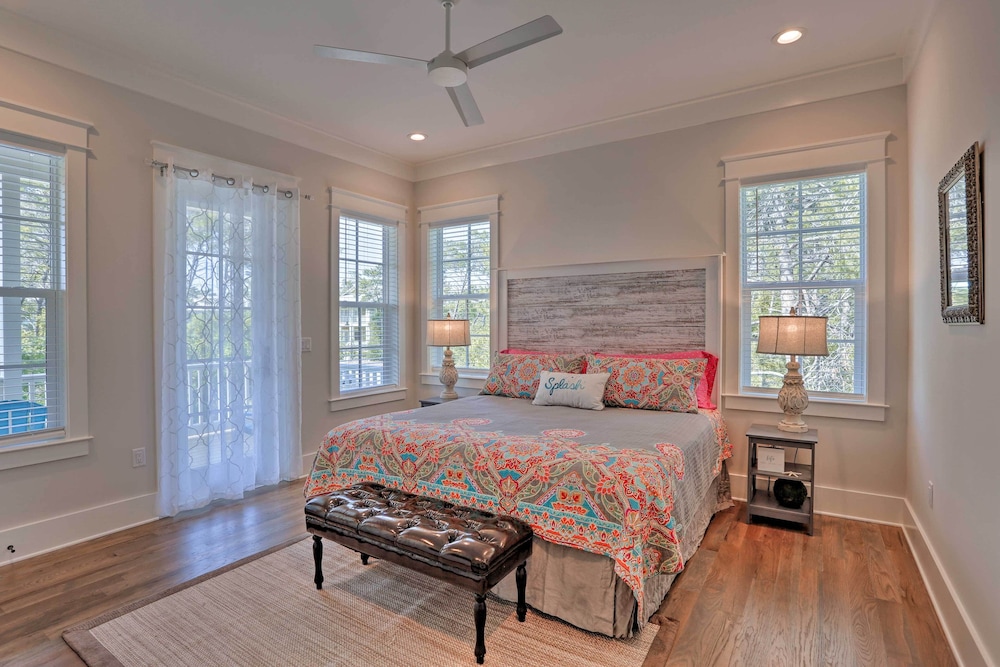 Family-friendly Santa Rosa Home: Walk to Beach!