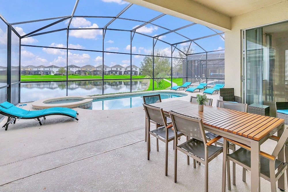 Upstay Lakefront Home w Pool, Game Room and BBQ