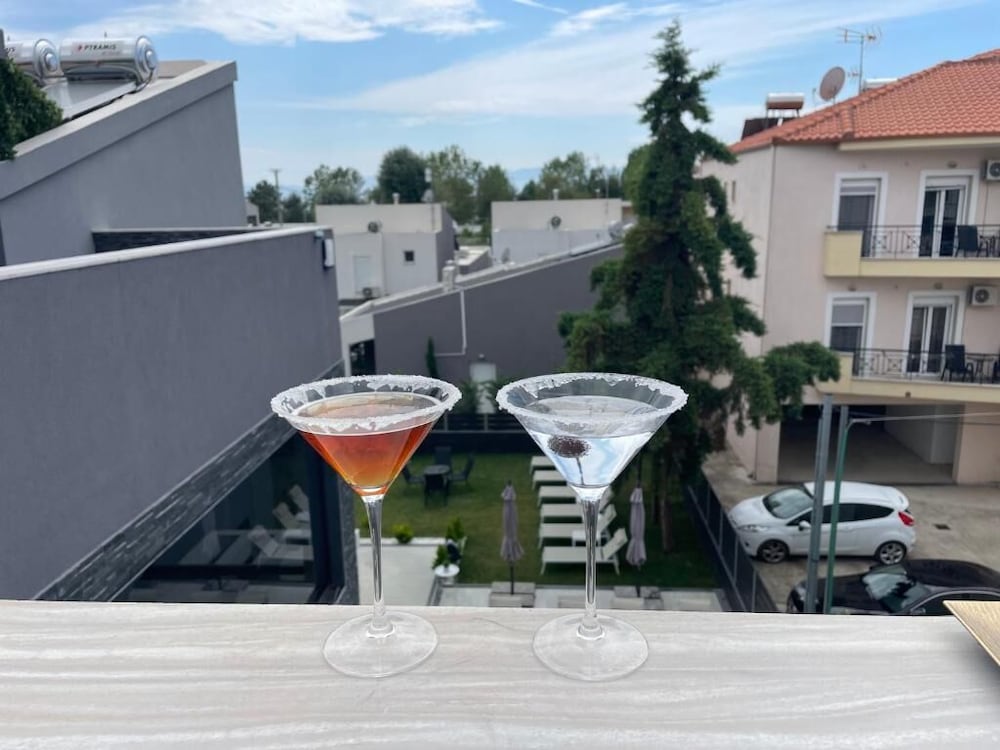 LUXSUITES