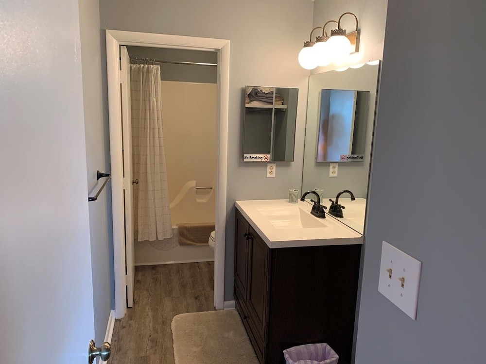 Sea Grove 2 Bedroom Condo by Redawning