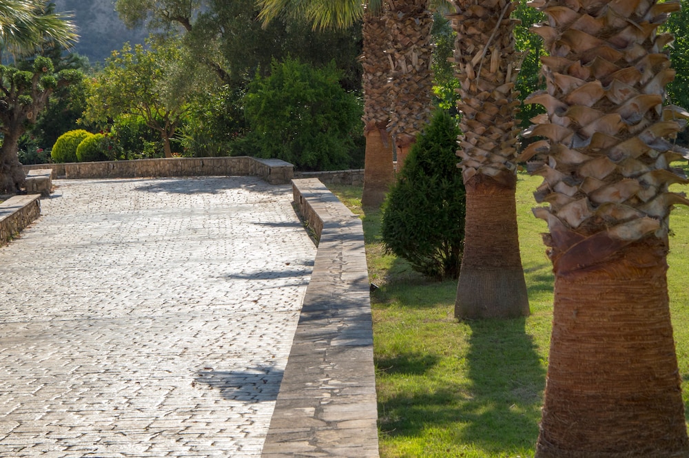 Leone Luxury Villas