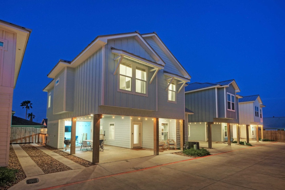 Sleeps 22 2 Homes w/ Private Pool + Patio Walkable Location, Golf Cart Zone