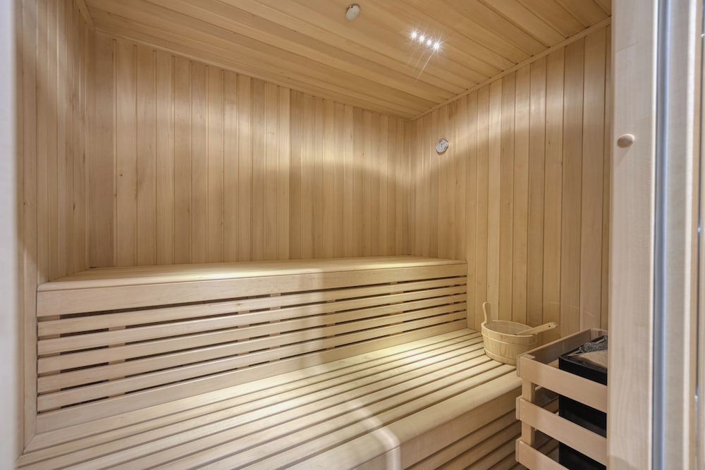 Villa Galant with Pool and Sauna