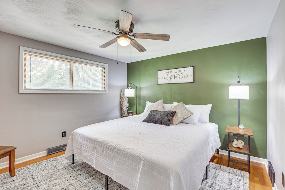 Fish, Hike & Golf: Leisurely Navarre Home w/ Yard!