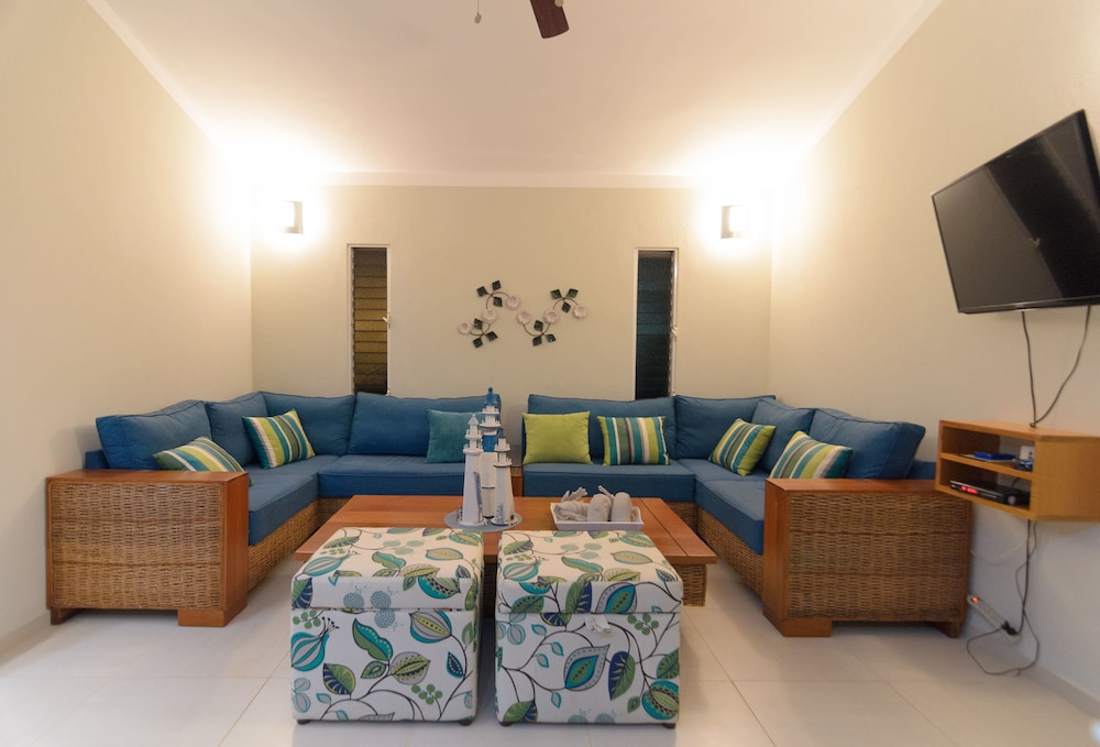 Villa with 4 Master Bedrooms w En-suite Bathrooms