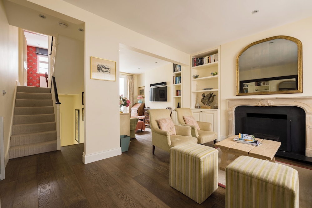 The Chelsea Abode - 4bdr Home With Terrace